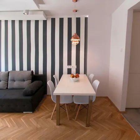 דירה Old Town Grand Theatre